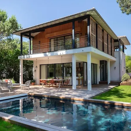 New With Pool, On Foot